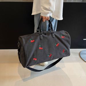 Sac de voyage portable grande capacité imprimé cerises, idéal pour le rangement des vêtements, sac fourre-tout pour femmes, sacs de voyage d'extérieur – Offre Spéciale - Product Image 3