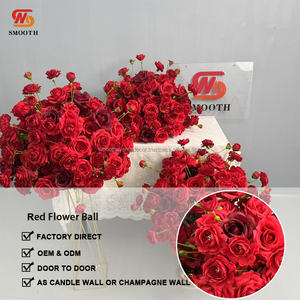 Arrangement de fleurs de mariage lisses en forme de boule rouge pour le baiser, centre de table de mariage fait à la main, boules de fleurs artificielles en rose - Product Image 2