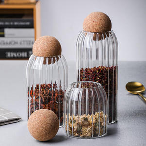 Barattolo di vetro a righe ermetico Trio con coperchi a sfera in sughero perfetto per l'organizzazione di spezie e prodotti secchi - Product Image 2
