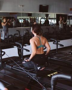 Multifunktionaler Luxus Pilates Reformer Professioneller Xformer für Yoga und Reform-Pilates - Product Image 3