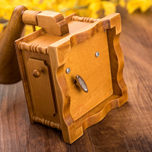 Caja Musical de Madera con Mecanismo de Relojería, Juguete Musical con Forma de Gramófono, Mini Fonógrafo con Disco de Vinilo Simulado - Product Image 5