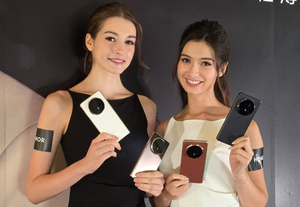 Honor Magic V5 รุ่น Global ปี 2026 หน้าจอ OLED 7.95 นิ้ว 120Hz ชิปเซ็ต SD 8 Elite กล้อง 50MP แบตเตอรี่ 5820mAh รองรับการชาร์จเร็ว 66W โทรศัพท์พับได้ 5G - Product Image 6