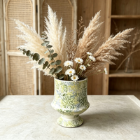 Vase sur piédestal en céramique vert moucheté vintage Art Déco, urne rétro émaillée écologique, centre de table floral pour la maison et les mariages