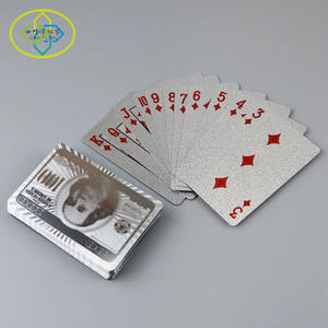 Cartes <span class=keywords><strong>à</strong></span> <span class=keywords><strong>jouer</strong></span> de conception personnalisée en papier noir et blanc PVC Cartes <span class=keywords><strong>à</strong></span> <span class=keywords><strong>jouer</strong></span> de poker - Product Image 2