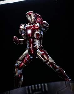 ZD Toys <span class=keywords><strong>Marvel</strong></span> Iron Man MK43 Luminoso con LED, Action Figure in Scala 1/10, 18cm/7in, Molti <span class=keywords><strong>Accessori</strong></span>, Giocattolo da Collezione - Product Image 6