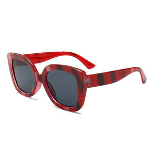 Vidrio listo para enviar <span class=keywords><strong>en</strong></span> <span class=keywords><strong>stock</strong></span> nueva llegada colorido señoras fuera UV400 lentes de gran tamaño marco cuadrado gafas de sol - Product Image 5