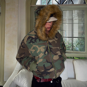 En stock, prêt à être expédié, streetwear ODM, veste bomber réversible en fausse fourrure camouflage vintage lavée, coupe courte pour hommes - Product Image 1