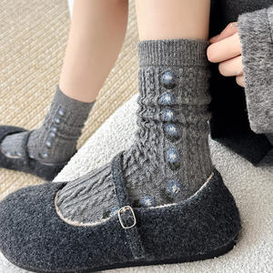 Vente <span class=keywords><strong>en</strong></span> gros de chaussettes d'hiver pour femmes à motif floral rétro, respirantes, <span class=keywords><strong>en</strong></span> polyester tricoté - Product Image 1