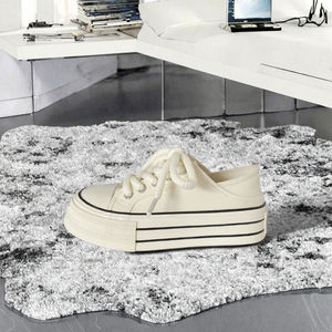 รองเท้าผ้าใบสำหรับฤดูร้อน สีขาวนม ดีไซน์เฉพาะ พื้นหนา สวมแบบสลิปออน ใส่สบาย ไซส์เล็ก - Product Image 3