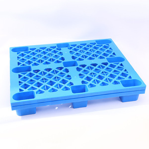 พาเลทพลาสติก HDPE สูง 140 มม. แบบตะแกรง 9 ขา 4 ทางเข้า สำหรับคลังสินค้า โลจิสติกส์ ป้องกันความชื้น สำหรับการขนย้ายและหมุนเวียนสินค้า - Product Image 1