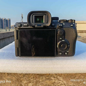 Cámara Digital Sony A7M5 de 33MP con Video 4K y Formato Completo, 95% Nueva - Product Image 1