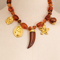 Collier de perles en résine ambre géométrique exquise XY 2984, bijoux en acier inoxydable plaqué or, pendentif en acrylique fleur