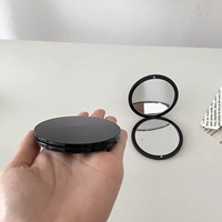 Miroir de maquillage pliable de poche miniature en plastique carré simple avec logo personnalisé 2026, cadeau pour femmes