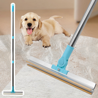 Râteau à poils d'animaux réutilisable à long manche réglable pour tapis et moquettes