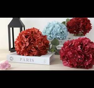 Les fabricants vendent des fleurs décoratives <span class=keywords><strong>de</strong></span> haute qualité grand hortensia artificiel unique <span class=keywords><strong>blanc</strong></span> hortensia fleurs <span class=keywords><strong>de</strong></span> <span class=keywords><strong>soie</strong></span> - Product Image 2