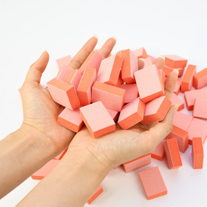 บล็อกขัดเล็บขนาดเล็ก 7500 ชิ้น/กล่อง ความหยาบ 80/100 สำหรับมืออาชีพ ใช้แล้วทิ้ง สำหรับเจลขัดเงา - Product Image 3