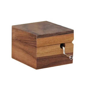 Sang Trọng Óc Chó Gỗ Tự Nhiên Nhỏ Cổ Điển Bằng Gỗ Crank Âm Nhạc Hộp Cho Valentine Quà Tặng - Product Image 3