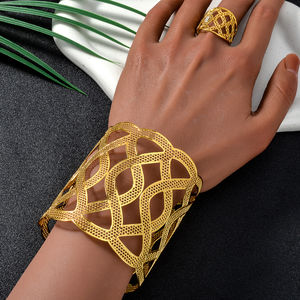 Juego de Anillos y Brazaletes de Latón Chapado en Oro de 14k, Diseño Hueco Entrelazado, Moda Personalizada al por Mayor, para Mujer, Aniversario - Product Image 2