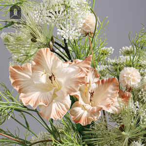 Fiori Artificiali Verdi e Ceramica Bianca in Stile Moderno, Realizzati a Mano per Decorare Elegantemente Hotel, Appartamenti o Ville - Product Image 4