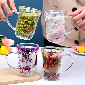 Vente en gros de tasses à café en verre à double paroi résistantes à la chaleur de 300 ml, tasses en verre à double paroi avec fleurs séchées - Product Image 3