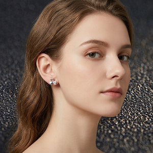 Boucles d'oreilles clous en argent sterling 925 plaqué rhodium, motif trèfle élégant, avec zircon, pour femme, cadeau de mariage, de fiançailles ou de fête - Product Image 2