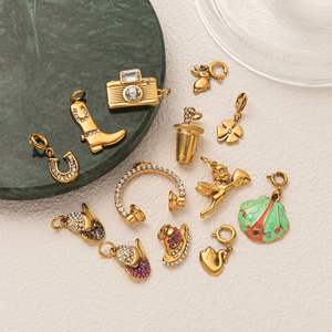 Délices d'une journée de loisirs |   Pendentifs breloques quotidiennes en acier inoxydable plaqué or PVD 18 carats et émail pour bracelets et colliers DIY - Product Image 5