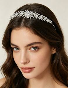 Diadème de <span class=keywords><strong>mariée</strong></span> élégant style Europe-Amérique <span class=keywords><strong>avec</strong></span> strass et feuilles, simple et tendance, pour banquets et mariages - Product Image 1