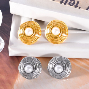 Pendientes de <span class=keywords><strong>Perlas</strong></span> Redondas Geométricas de Moda para Mujer, Pendientes de Acero Inoxidable Chapados en Oro, Joyería Vintage para Fiesta, Venta al por Mayor - Product Image 2