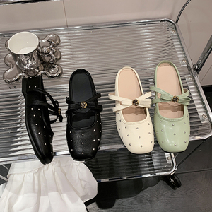 Nouvelles Chaussures Femme Printemps-Été Polyvalentes à Bout Fermé, Style Mary Jane, avec Nœud et Rivets Camélia, à Semelle Plate, Faciles à Enfiler - Product Image 1