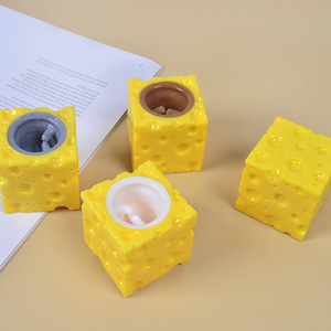 Nouveau jouet créatif et mignon en forme de souris de fromage pour tasse, jouet anti-stress amusant en forme d'écureuil à presser pour tasse - Product Image 5