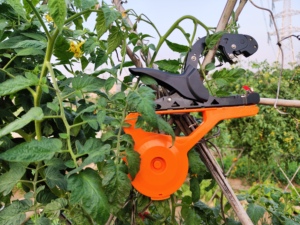 Machine à lier les plantes Tapener pour vignes, <span class=keywords><strong>tomates</strong></span>, raisins, concombres – Outil <span class=keywords><strong>de</strong></span> fixation <span class=keywords><strong>de</strong></span> jardin avec ruban et agrafes OEM - Product Image 4
