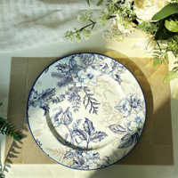 Assiettes de chargeur de conception en porcelaine bleue et blanche chinoise pour décor de table de dîner de mariage