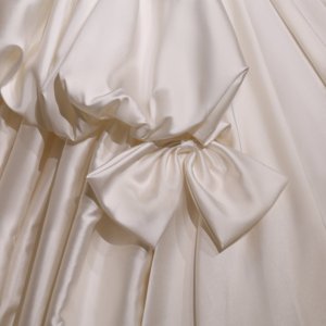 2025 सैटिन शादी की पोशाक तीन आयामी फूल मोती अनुसिन स्ट्रैपलेस गेंद का गाउन जिसमें धनुष चर्च ट्रेन के साथ आकार की ब्राइडल ड्रेस - Product Image 6