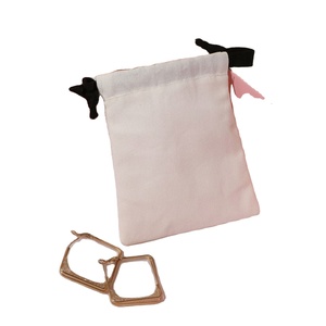 Sac à bijoux en coton avec cordon de serrage, imprimé avec un logo personnalisé, écologique, petit sac cadeau en toile, emballage en mousseline naturelle pour bijoux - Product Image 1