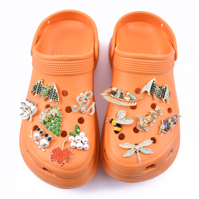 Newest Women Luxury Diy Designer Crystal Letter Accessories Custom High Clasee Metal Shoes Decoration for Clogs Charm
