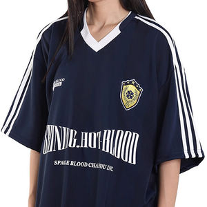 T-shirt unisexe décontracté à manches courtes en jersey à col en V et trois bandes, style vintage, pour couple, idéal pour le sport et le streetwear estival - Product Image 4