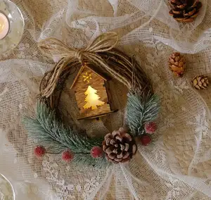 क्रिसमस सजावट उपहारों के लिए एलईडी लाइट हैंगिंग वॉल डेकोर डोर डेकोर के साथ लकड़ी का क्रिसमस पुष्पांजलि