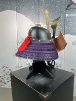 Réplique authentique de casque de samouraï, ornement frontal doré et argenté, Kabuto en métal violet, taille adulte, pour fête à thème, exposition