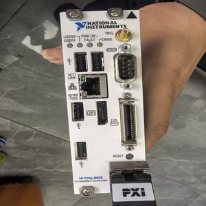 Controlador integrado NI PXIe-8820 PXI con procesador de doble núcleo de 2,2 GHz, disco duro de 250 GB y ancho de banda de 132 MB/s - Product Image 1