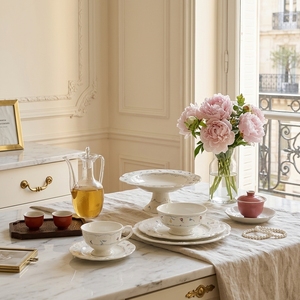 Juego de Vajilla de Cerámica con Relieve Floral Vintage Francés, Platos y Tazones de Porcelana con Borde Festoneado para el Hogar - Product Image 1