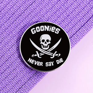 I Goonies non dicono mai Die Soft Button Pin cappello creativo cartone animato colletto in metallo carino per donne regalo amante dei vestiti di moda divertenti - Product Image 3