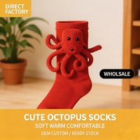 Chaussettes fantaisie en coton avec décorations 3D en peluche de pieuvre mignonne, style dessin animé amusant, vente en gros, stock disponible, personnalisation OEM, directement de l'usine