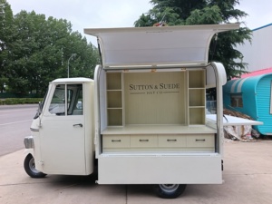 รถขายอาหารไฟฟ้า 3 ล้อ แบบใหม่ สไตล์ Piaggio Ape รถบาร์เคลื่อนที่ ขายเบียร์ เครื่องดื่ม ไอศกรีม รถสามล้อขายของข้างทาง สำหรับขาย - Product Image 2