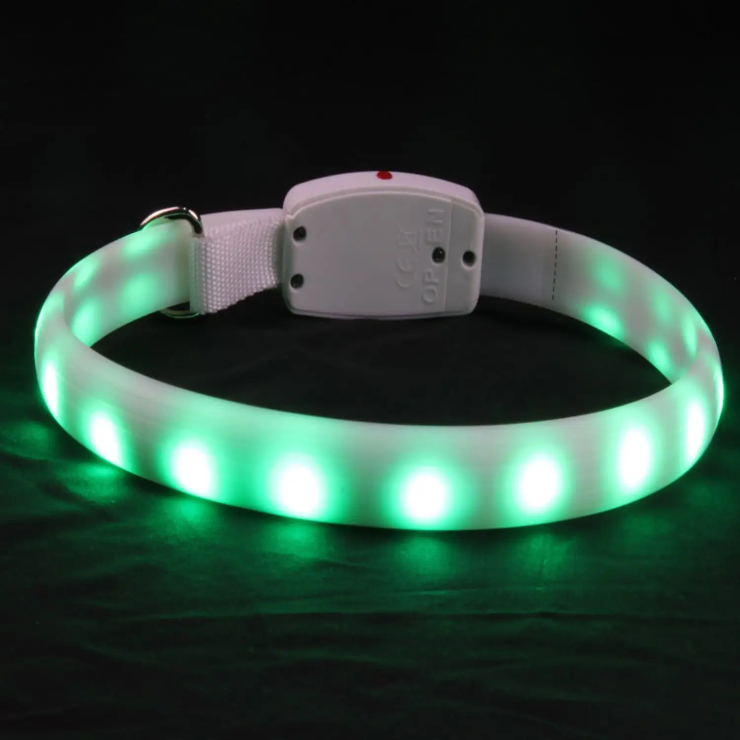 ปลอกคอสุนัขไฟ LED กันน้ำชาร์จไฟได้หลายสีมีช่อง USB สำหรับเดินกลางคืน