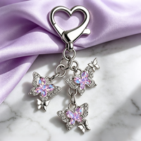 Porte-clés papillon orné de strass brillants avec mousqueton en forme de cœur pour la décoration des sacs à main et des sacs quotidiens