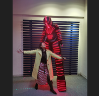 Costume de robot lumineux avec écran LED numérique pour spectacles de danse de salon, tenue de marcheur sur échasses pour soirées et événements en boîte de nuit