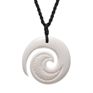 GX018 fatto a mano nuova zelanda Maori osso di Yak <span class=keywords><strong>Koru</strong></span> ciondolo tribù Primitive Totem intaglio motivo decorativo per catena di corda regalo - Product Image 2