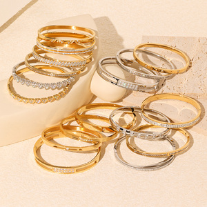 Bracciale di Lusso di Alta Gamma Placcato Oro 18K PVD Lucido con Zirconi in Acciaio Inossidabile Antiallergico Gioielli di Design da Donna - Product Image 3