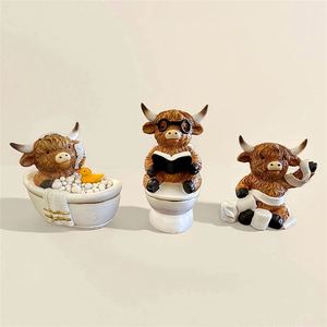 Figura Decorativa de Resina de Vaca Highland en la Bañera - Decoración para Baño y Escritorio, Regalo para el Hogar - Product Image 4