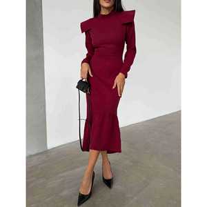 Elegante Vestido Rojo Midi con Detalle en el Hombro, Vestido de Noche para Mujer, Talla S, Corte Ajustado - Product Image 1